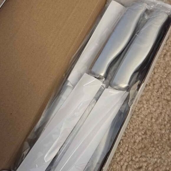 Steak Knives Set of 8 and Acrylic Holder - Picture 8 of 9